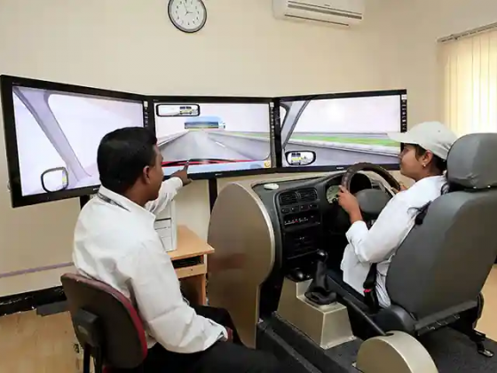 Driving-Simulators-train-women-on-commercial-vehicles